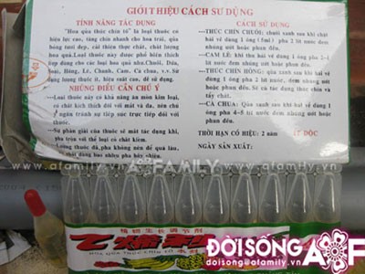 Những điều trái ngược về thành phần, độ độc của loại thuốc này ngay trên vỏ bao bì bằng tiếng Việt.